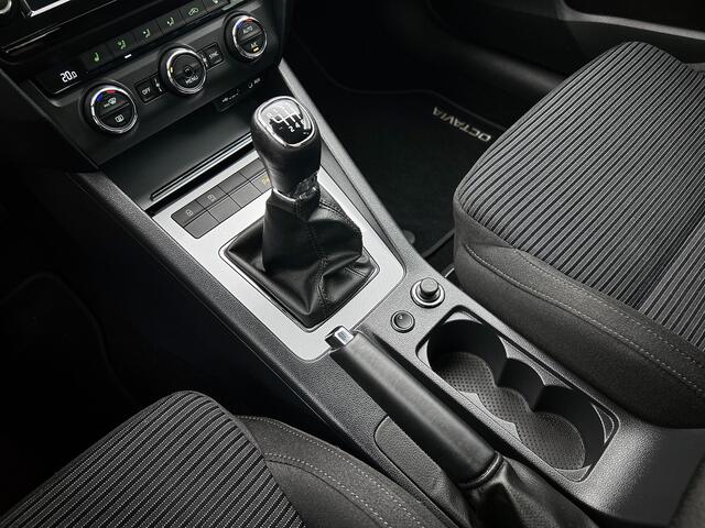 Skoda OCTAVIA Combi 2.0 TDI 150PK Greentech Style line / Navi / Cruise-ctr. / Park-assist / 18" Lmv / Trekhaak / Privacy glass / Canton audio / Apk juni-2026