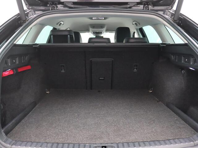 Skoda OCTAVIA Combi 1.4 TSI iV PHEV Business Edition Plus 204PK DSG SOH 94%, Head-Up, achteruitrijcamera, elek. stoelen, winterpakket Plus, virtual pedal, side assist, 18'' lichtmetaal