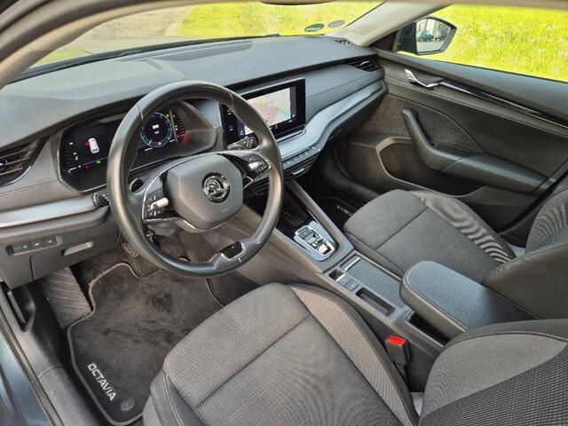 Skoda OCTAVIA Combi 1.0 e-TSI Business Edition | Carplay Navigatie | ACC | Climate | 12 mnd BOVAG garantie | Whatsapp 06-53188999