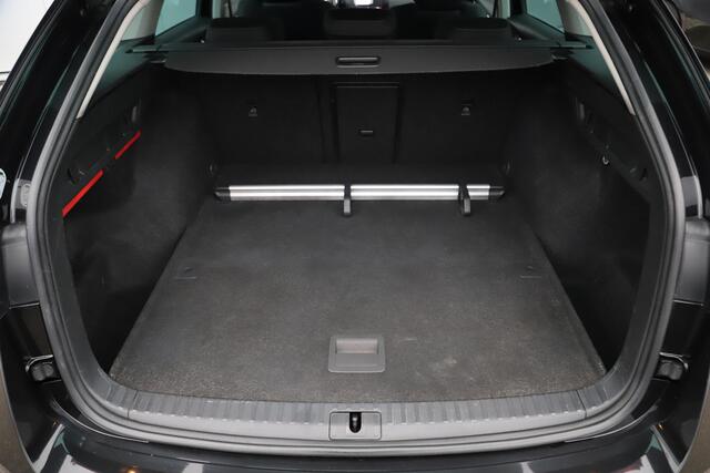 Skoda OCTAVIA Combi 1.0 TSI Business Edition 110PK Trekhaak LMV Virtual Cockpit Navigatie LED Carplay Android Elektrische Achterklep Parkeersensor