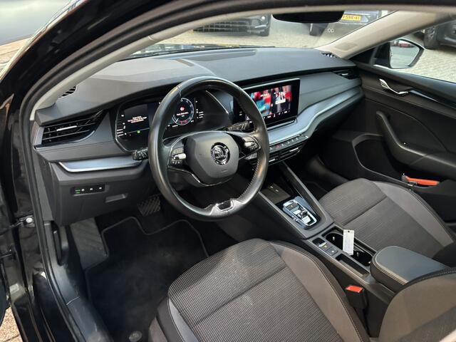 Skoda OCTAVIA Combi 1.0 e-TSI Business Edition / Trekhaak / Elektrische Achterklep / Verwarmbare Stoelen /