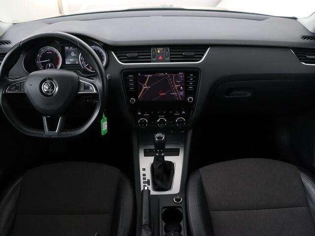 Skoda OCTAVIA 1.0 TSI Ambition | Stoelverwarming | Trekhaak | Half leder | Carplay | Navigatie | DAB | Climate control | Cruise control | Parkeerhulp | Bluetooth