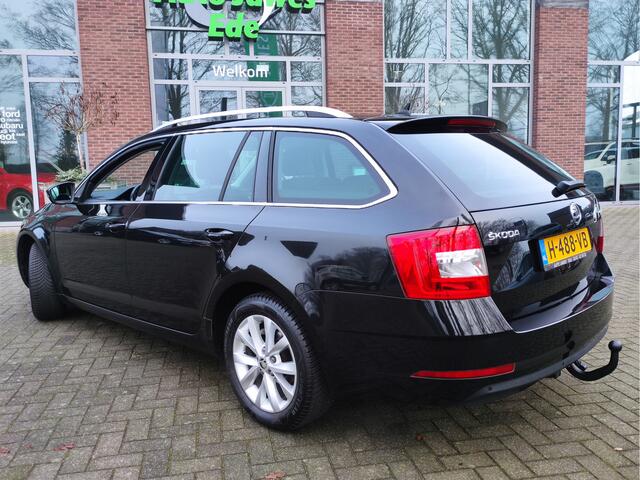 Skoda OCTAVIA Combi 1.5 TSI DSG Greentech Business Edition Afn.trekhaak - Stoelverwarming - Leder/Stof - Getinte ruiten - Chroompakket - Sportstuur