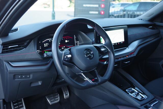 Skoda OCTAVIA Combi 1.4 TSI RS 245 PK iV PHEV BNS, Winterpakket, 4 x Stoelverwarming, Camera