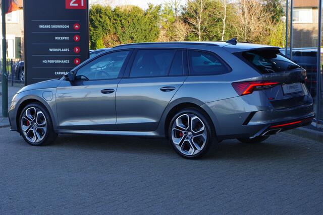 Skoda OCTAVIA Combi 1.4 TSI RS 245 PK iV PHEV BNS, Winterpakket, 4 x Stoelverwarming, Camera