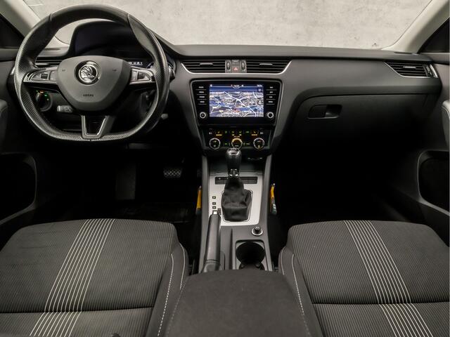 Skoda OCTAVIA Combi 1.0 TSI Sportline Automaat (FACELIFT, APPLE CARPLAY, ADAPTIVE CRUISE CONTROL, STOELVERWARMING, SPORTSTOELEN, TREKHAAK, WITTE STIKSELS, NIEUWSTAAT)