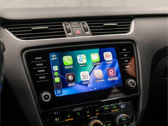 Skoda OCTAVIA Combi 1.0 TSI Sportline Automaat (FACELIFT, APPLE CARPLAY, ADAPTIVE CRUISE CONTROL, STOELVERWARMING, SPORTSTOELEN, TREKHAAK, WITTE STIKSELS, NIEUWSTAAT)