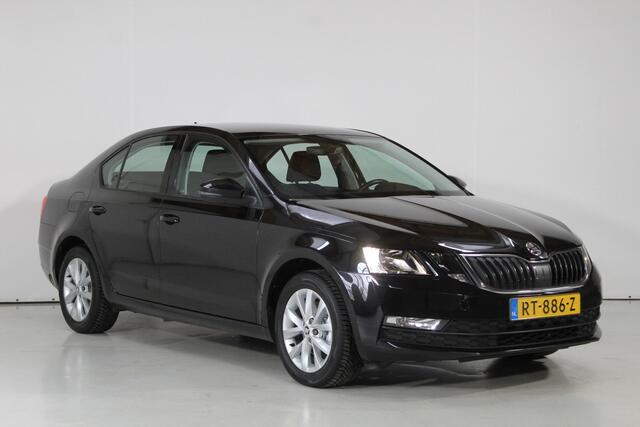 Skoda OCTAVIA 1.0 TSI Ambition Bns | Trekhaak | Dealer Oh | NL-auto | 63DKM!
