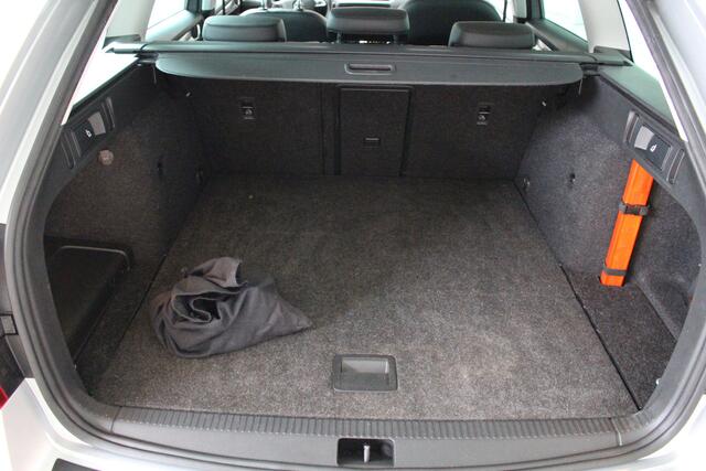 Skoda OCTAVIA Combi 1.0 TSI Greentech Business Edition Plus Navigatie | Leder | Trekhaak | Virtual Cockpit