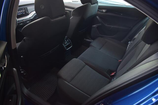 Skoda OCTAVIA 1.5 e-TSI 150pk Ambition Plus | Trekhaak | Camera | Carplay