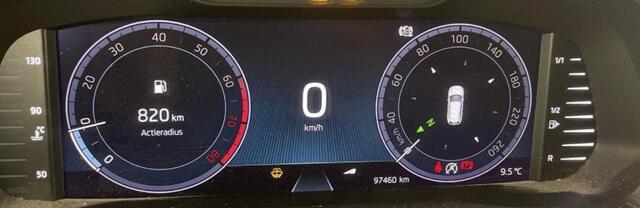 Skoda OCTAVIA Combi 1.5 TSI 150 pk First Edition Trekhaak Navi Led Matrix Stoelverwarming Adaptieve Cruise ACC Carplay PDC v+a Chroom Rails Extra Getint Glas NL Auto