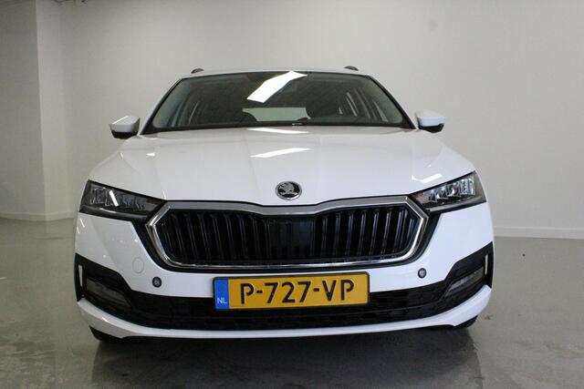 Skoda OCTAVIA Combi 1.0 e-TSI Ambition | TREKHAAK | CLIMA | 16'LMV | CRUISE | NAVIGATIE | PDC-A | CARPLAY | DAB-RAD |