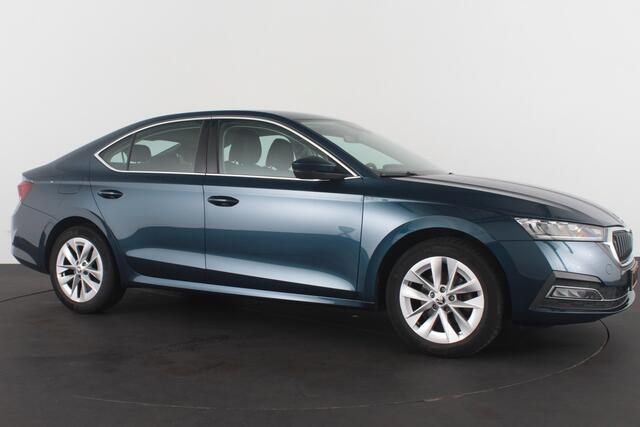 Skoda OCTAVIA 1.5 e-TSI Business Edition Plus 150pk DSG/Lava Blue Metallic/Cruise control adaptief