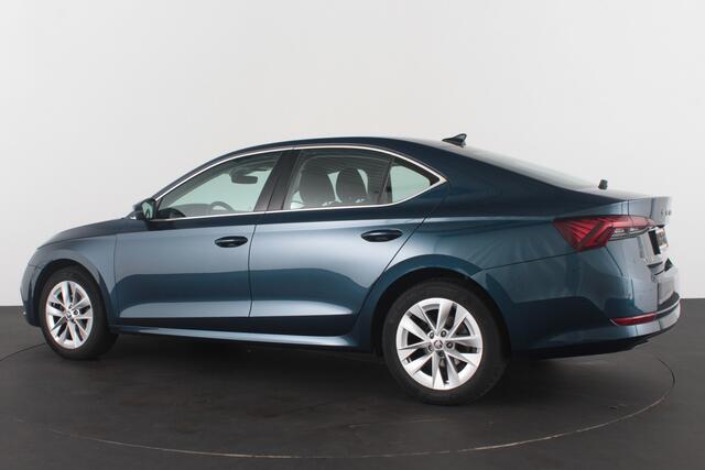 Skoda OCTAVIA 1.5 e-TSI Business Edition Plus 150pk DSG/Lava Blue Metallic/Cruise control adaptief