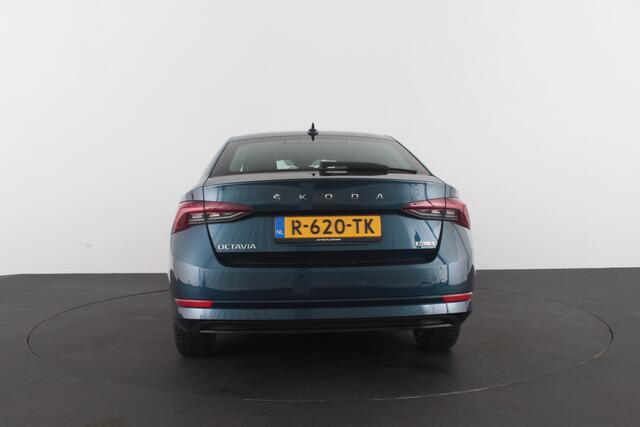 Skoda OCTAVIA 1.5 e-TSI Business Edition Plus 150pk DSG/Lava Blue Metallic/Cruise control adaptief