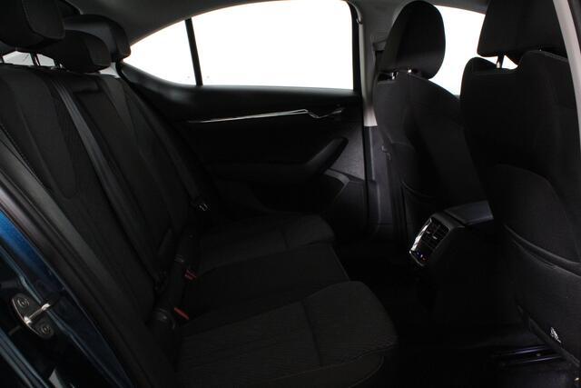 Skoda OCTAVIA 1.5 e-TSI Business Edition Plus 150pk DSG/Lava Blue Metallic/Cruise control adaptief