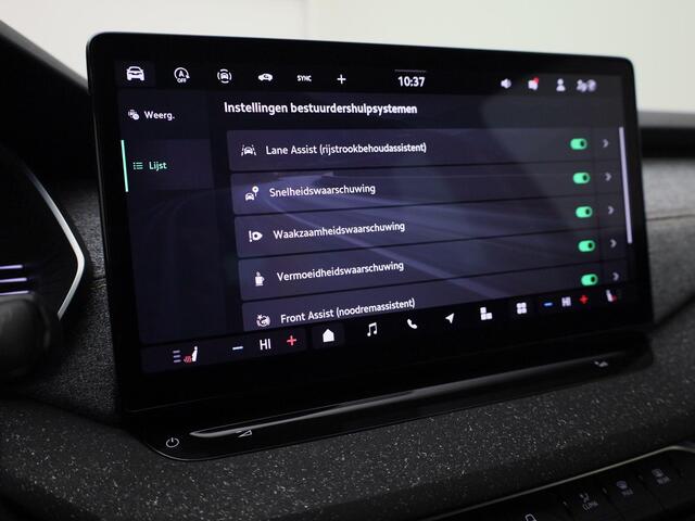 Skoda OCTAVIA Combi 1.5TSI/150PK MHEV Selection DSG · Panoramadak · Navigatie · Apple/Android · Garantie t/m 11-03-2029 of 60000km.