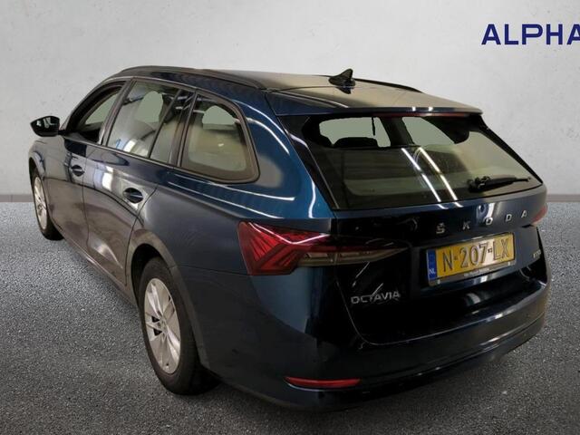 Skoda OCTAVIA Combi 1.0 e-TSI Business Edition Navigatie Apple Carplay/Android Auto Parkeersensoren Adaptive Cruise Control Virtual Cockpit Full Led Climate Control Lichtmetalen velgen