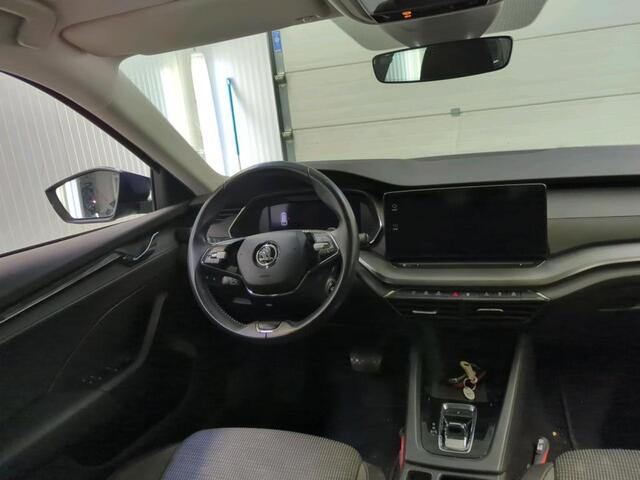 Skoda OCTAVIA Combi 1.0 e-TSI Business Edition Navigatie Apple Carplay/Android Auto Parkeersensoren Adaptive Cruise Control Virtual Cockpit Full Led Climate Control Lichtmetalen velgen
