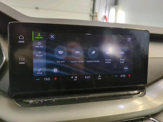 Skoda OCTAVIA Combi 1.0 e-TSI Business Edition Navigatie Apple Carplay/Android Auto Parkeersensoren Adaptive Cruise Control Virtual Cockpit Full Led Climate Control Lichtmetalen velgen