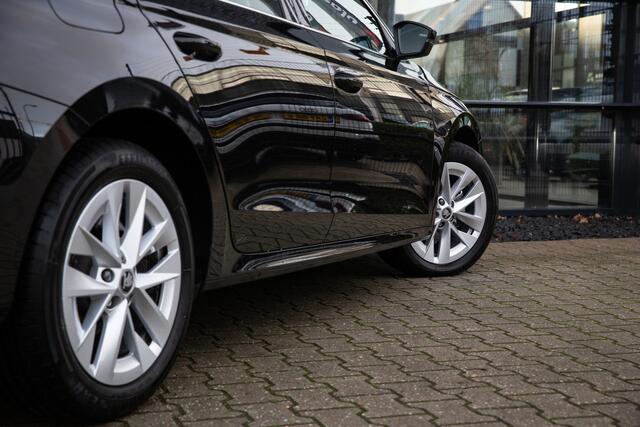 Skoda OCTAVIA Combi 1.5 TSI MHEV Business Edition , Panoramadak, Stuur/stoelverwarming,