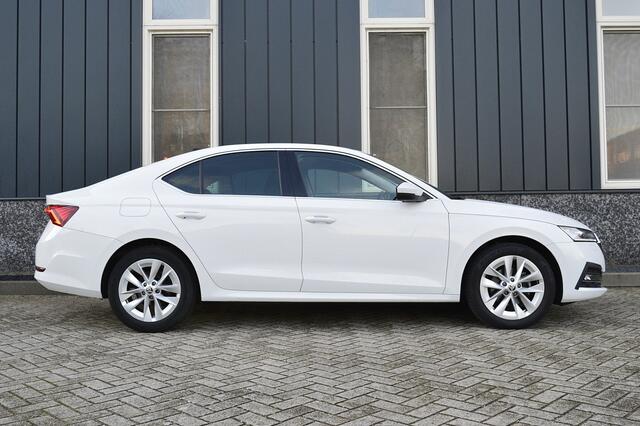 Skoda OCTAVIA 1.0 e-TSI Business Edition Plus Rijklaarprijs-Garantie Trekhaak Apple carplay Sfeer verlichting Led