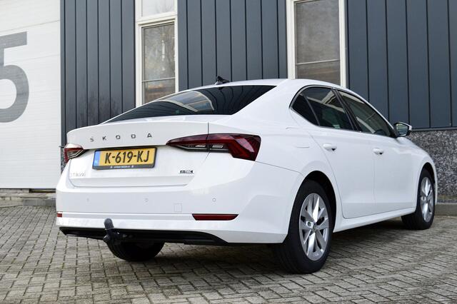 Skoda OCTAVIA 1.0 e-TSI Business Edition Plus Rijklaarprijs-Garantie Trekhaak Apple carplay Sfeer verlichting Led