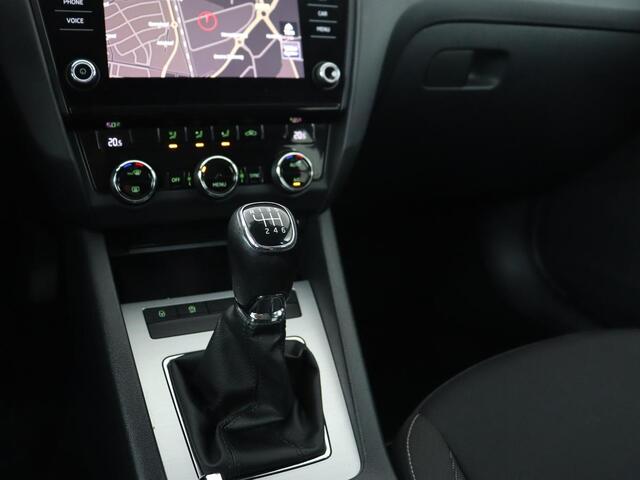 Skoda OCTAVIA Combi 1.0 TSI Greentech Ambition Business | Trekhaak | Carplay | PDC | Navigatie | Climate control | Cruise control