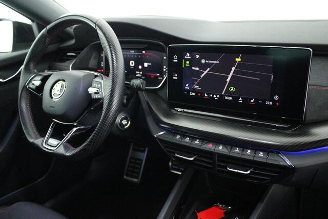 Skoda OCTAVIA Combi RS 1.4 TSI 245pk DSG iV PHEV Head-Up Stoelverwarming Camera Keyless Virtual Cockpit Navigatie