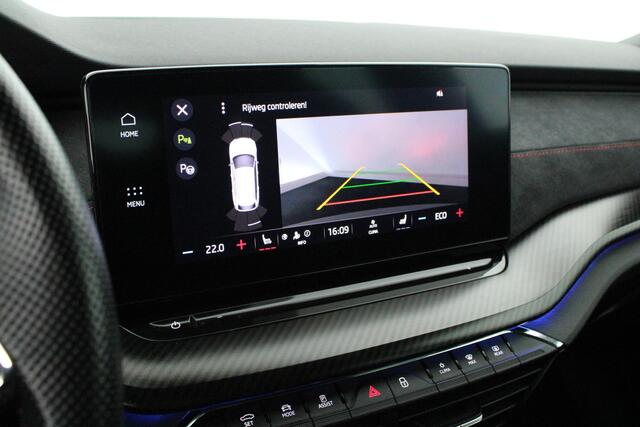 Skoda OCTAVIA Combi RS 1.4 TSI 245pk DSG iV PHEV Head-Up Stoelverwarming Camera Keyless Virtual Cockpit Navigatie