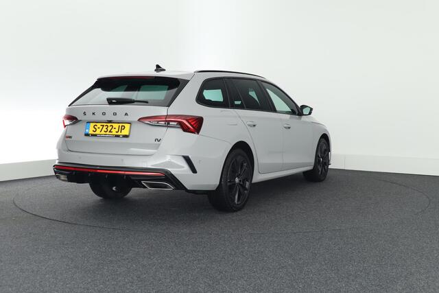 Skoda OCTAVIA Combi RS 1.4 TSI 245pk DSG iV PHEV Head-Up Stoelverwarming Camera Keyless Virtual Cockpit Navigatie