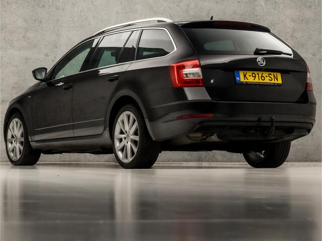 Skoda OCTAVIA Combi 1.5 TSI Sport 150Pk Automaat (PANORAMADAK, APPLE CARPLAY, GROOT NAVI, SPORTSTOELEN, KEYLESS, CAMERA, TREKHAAK, CRUISE, ARMSTEUN, NIEUWSTAAT)