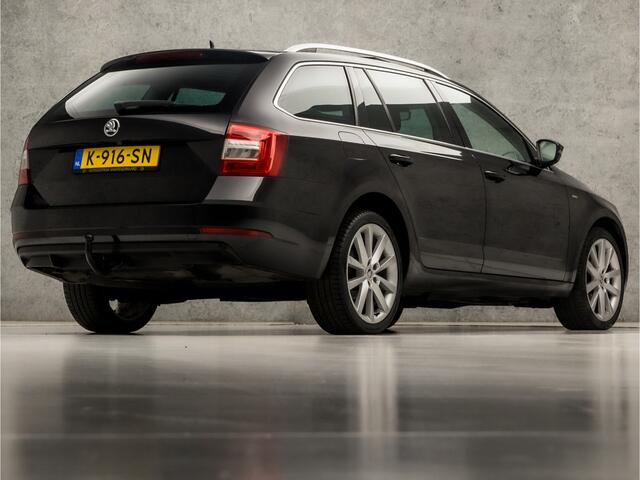 Skoda OCTAVIA Combi 1.5 TSI Sport 150Pk Automaat (PANORAMADAK, APPLE CARPLAY, GROOT NAVI, SPORTSTOELEN, KEYLESS, CAMERA, TREKHAAK, CRUISE, ARMSTEUN, NIEUWSTAAT)