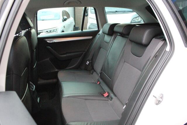 Skoda OCTAVIA Combi 1.6 TDI Greentech Clever Edition | NAVIGATIE | PDC-A | CRUISE | DAB-RADIO | CLIMA | STOEL-VERW | CARPLAY |