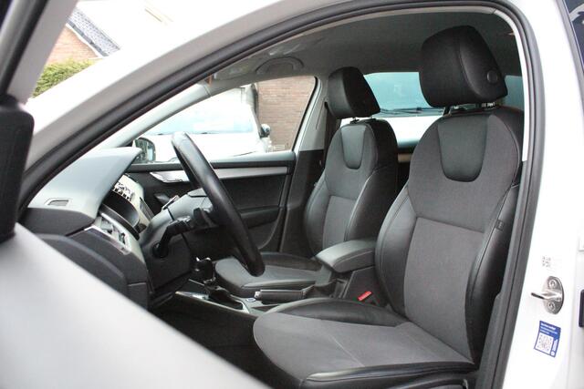 Skoda OCTAVIA Combi 1.6 TDI Greentech Clever Edition | NAVIGATIE | PDC-A | CRUISE | DAB-RADIO | CLIMA | STOEL-VERW | CARPLAY |
