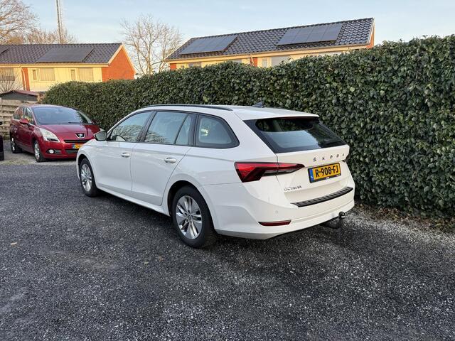 Skoda OCTAVIA Combi 1.0 TSI Business Edition | Airco | Cruise Control | LMV | Trekhaak | APK tot 07-05-2027!