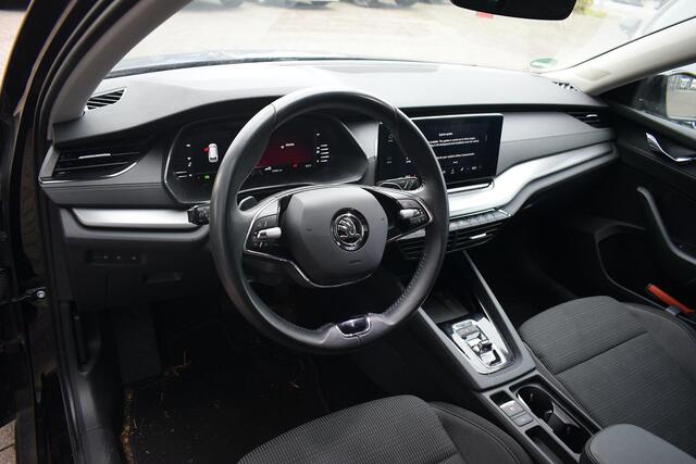 Skoda OCTAVIA Combi 1.0 e-TSI Business Edition | Apple CarPlay | Stoelverw. | Camera | Sportstoelen