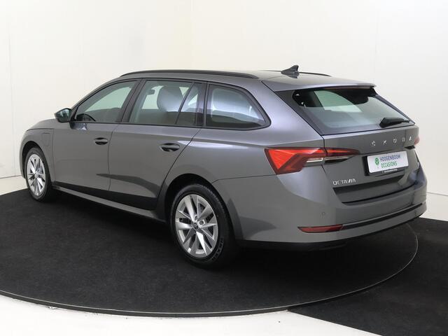 Skoda OCTAVIA 1.4 TSI iV PHEV Business Edition | Parkeersensoren | Cruise control | CarPlay | Stoel- en stuurwielverwarming | Digital cockpit | Airco |