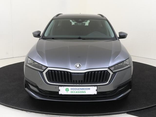 Skoda OCTAVIA 1.4 TSI iV PHEV Business Edition | Parkeersensoren | Cruise control | CarPlay | Stoel- en stuurwielverwarming | Digital cockpit | Airco |