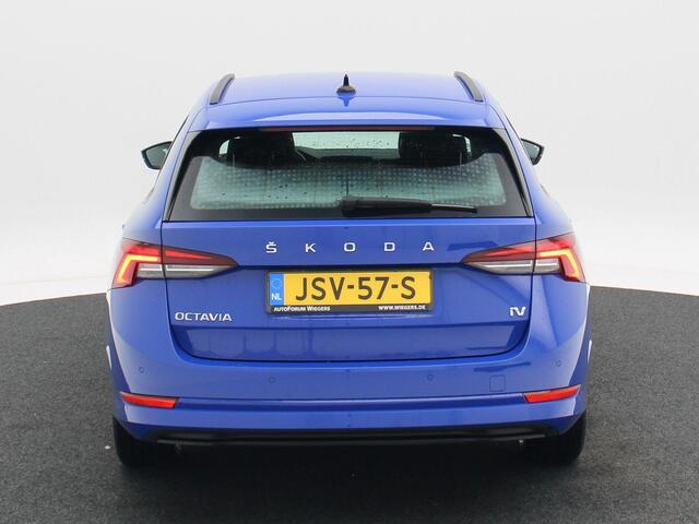 Skoda OCTAVIA Combi 1.4 TSi iV 204 Pk Automaat PHEV Business Edition | Cruise Control | Climate Control | Parkeersensoren | Carplay | 17 Inch | 38.884 Km!!