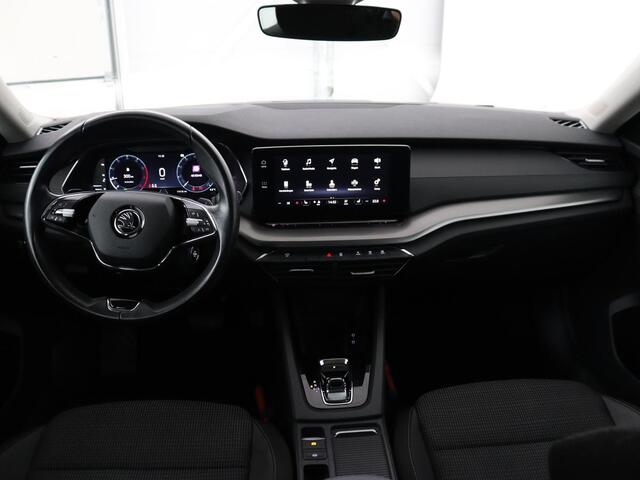 Skoda OCTAVIA 1.0 e-TSI Ambition | Stoelverwarming | Trekhaak | Carplay | Navigatie | Full LED | Parkeerhulp | Cruise control | Climate control | Bluetooth