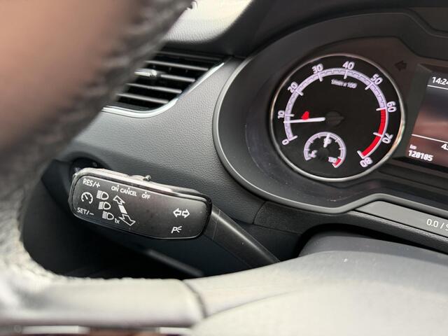 Skoda OCTAVIA Combi 1.5 TSI Greentech Sport Business AUTOMAAT | | AFNEEMBARE TREKHAAK | NAVIGATIE | SPORT STOELEN| KEYLESS ENTRY/GO| NAVIGATIE | LED KOPLAMPEN | AIRCO/ECC | CRUISE CONTROL |