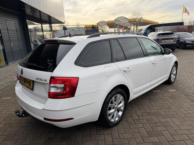 Skoda OCTAVIA Combi 1.5 TSI Greentech Sport Business AUTOMAAT | | AFNEEMBARE TREKHAAK | NAVIGATIE | SPORT STOELEN| KEYLESS ENTRY/GO| NAVIGATIE | LED KOPLAMPEN | AIRCO/ECC | CRUISE CONTROL |