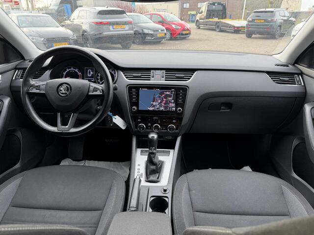 Skoda OCTAVIA Combi 1.5 TSI Greentech Sport Business AUTOMAAT | | AFNEEMBARE TREKHAAK | NAVIGATIE | SPORT STOELEN| KEYLESS ENTRY/GO| NAVIGATIE | LED KOPLAMPEN | AIRCO/ECC | CRUISE CONTROL |