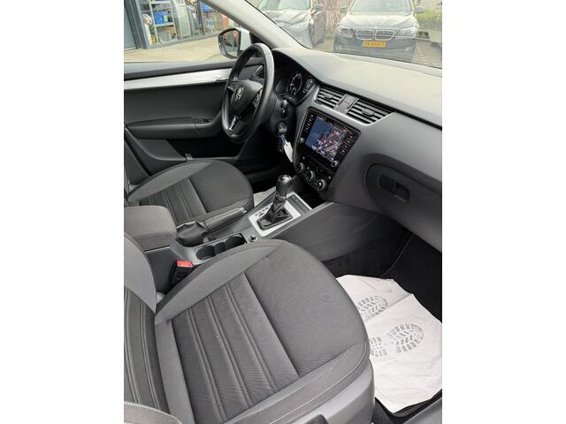Skoda OCTAVIA Combi 1.5 TSI Greentech Sport Business AUTOMAAT | | AFNEEMBARE TREKHAAK | NAVIGATIE | SPORT STOELEN| KEYLESS ENTRY/GO| NAVIGATIE | LED KOPLAMPEN | AIRCO/ECC | CRUISE CONTROL |