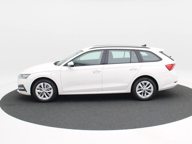 Skoda OCTAVIA Combi 1.4 TSI iV PHEV Business Edition | Cruise Control | Climate Control | Parkeersensoren | Carplay | 17 Inch | 27.323 Km!!