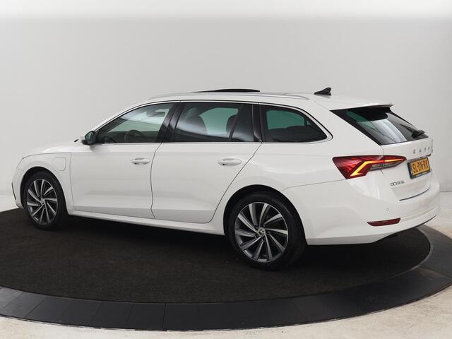 Skoda OCTAVIA 1.4 TSI iV PHEV Business Edition Plus | Panoramadak | Head-Up | Achterbankverwarming | Camera | Carplay | Adaptive cruise | Navigatie | Stoelverwarming | Memory | Sfeerverlichting | Plug In