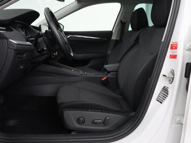 Skoda OCTAVIA 1.4 TSI iV PHEV Business Edition Plus | Panoramadak | Head-Up | Achterbankverwarming | Camera | Carplay | Adaptive cruise | Navigatie | Stoelverwarming | Memory | Sfeerverlichting | Plug In