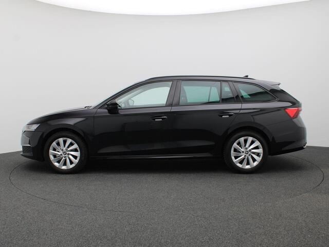 Skoda OCTAVIA Combi 1.5 TSI MHEV Selection 115PK DSG Adaptieve Cruise Control, Parkeersensoren voor en achter, Stoelverwarming, Navi, 17" LM Velgen