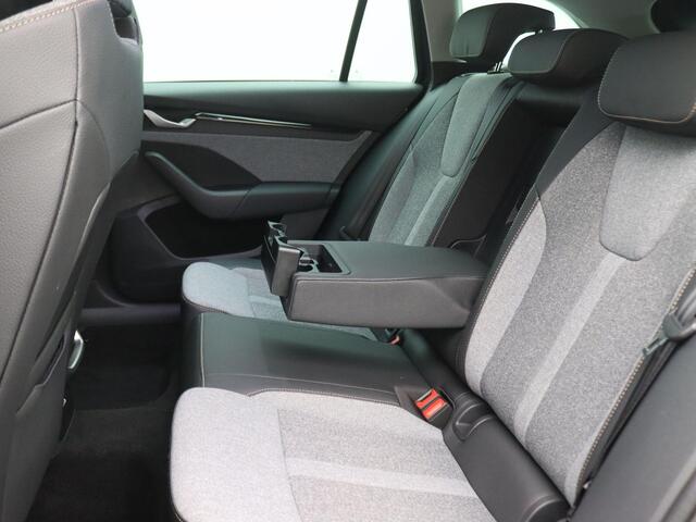 Skoda OCTAVIA Combi 1.5 TSI MHEV Selection 115PK DSG Adaptieve Cruise Control, Parkeersensoren voor en achter, Stoelverwarming, Navi, 17" LM Velgen